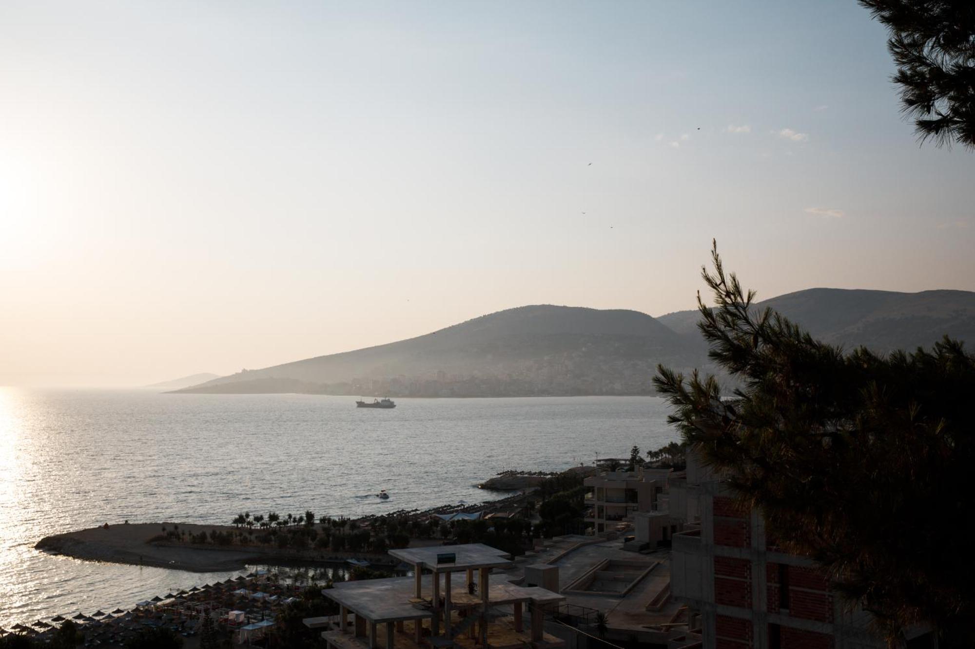 Grand Blue Aparthotel Sarandë Eksteriør bilde